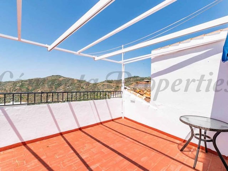 Town house in Canillas De Albaida, Malaga - photo 4