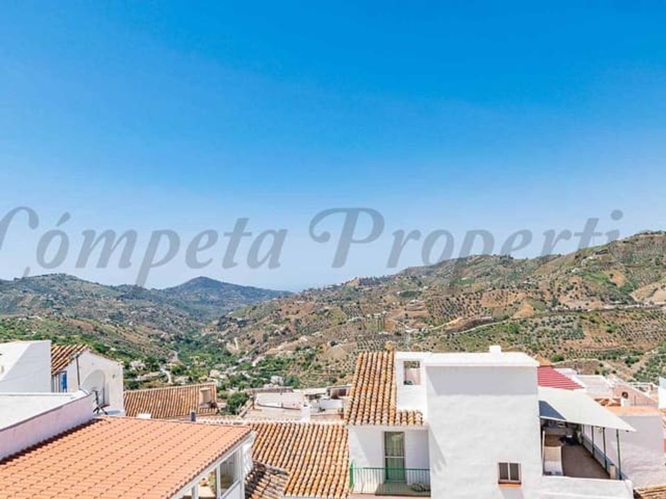 Town house in Canillas De Albaida, Malaga - photo 5
