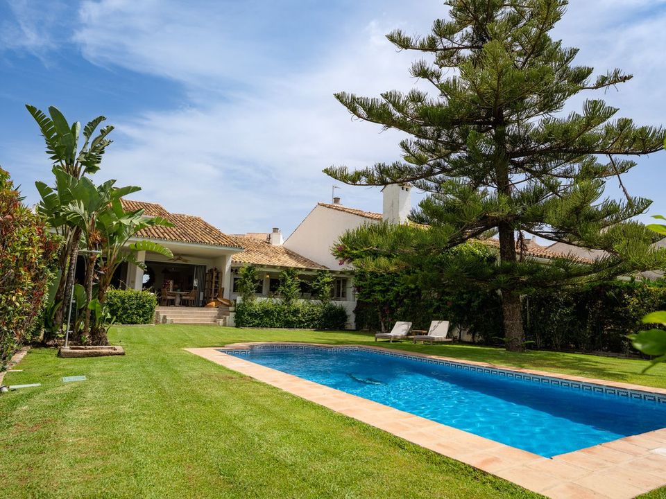 Villa in Guadalmina, Malaga - photo 2