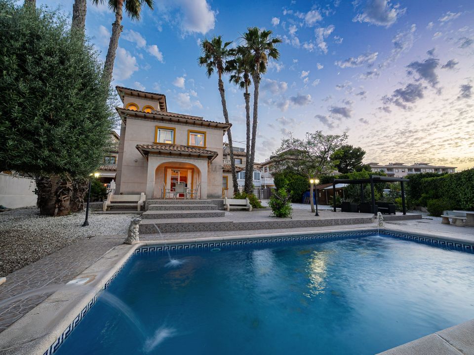 Villa en Playa Flamenca, Alicante - foto 1