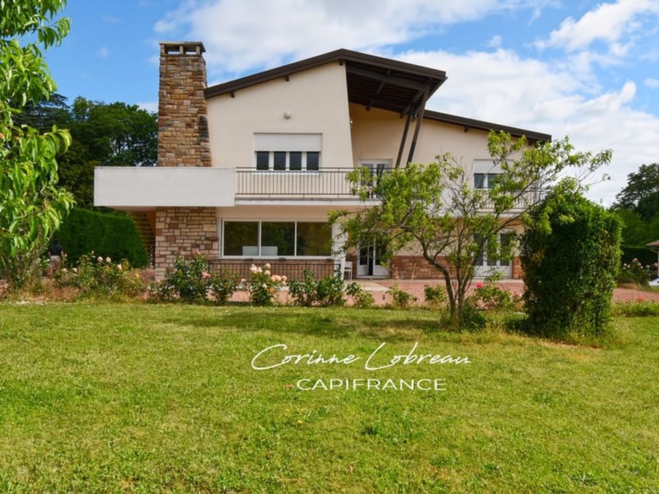 Villa in Charnay-les-Macon, Saone-et-Loire - foto 1