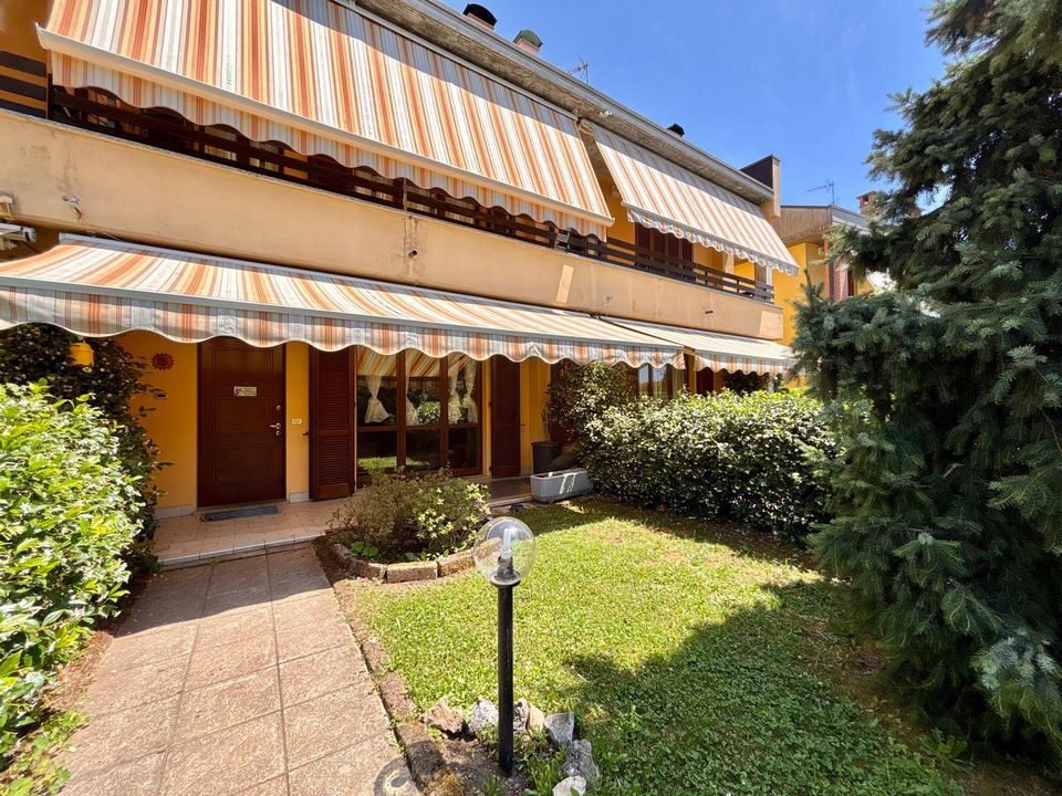 Casa adossada a Carate Brianza, Monza and Brianza - foto 1
