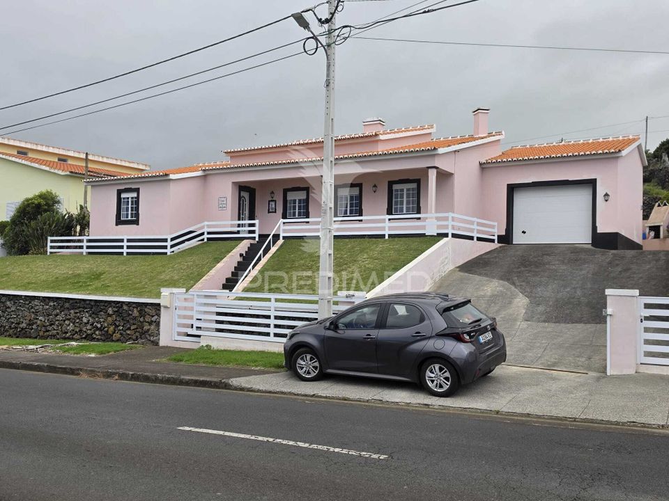 Byhus i Angra do Heroismo, Terceira - foto 1