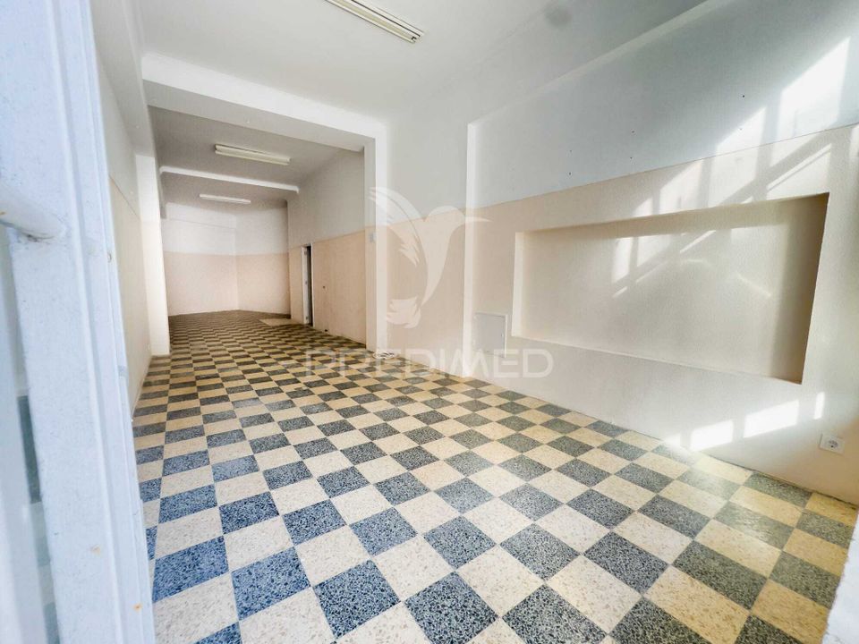 Erhvervsejendom i Almada, Setubal - foto 1