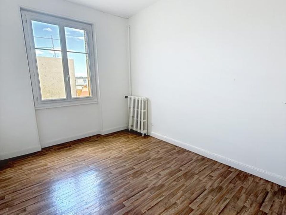 Apartment in Clermont-Ferrand, Puy-de-Dome - photo 2