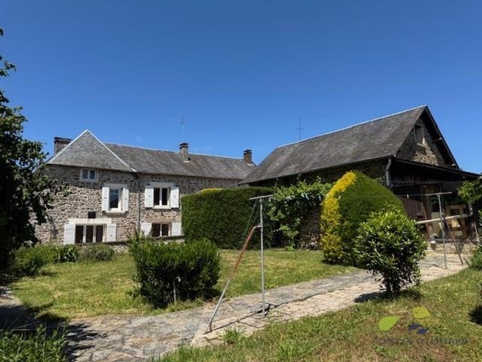 Dorpshuis in Chamberet, Correze - foto 1