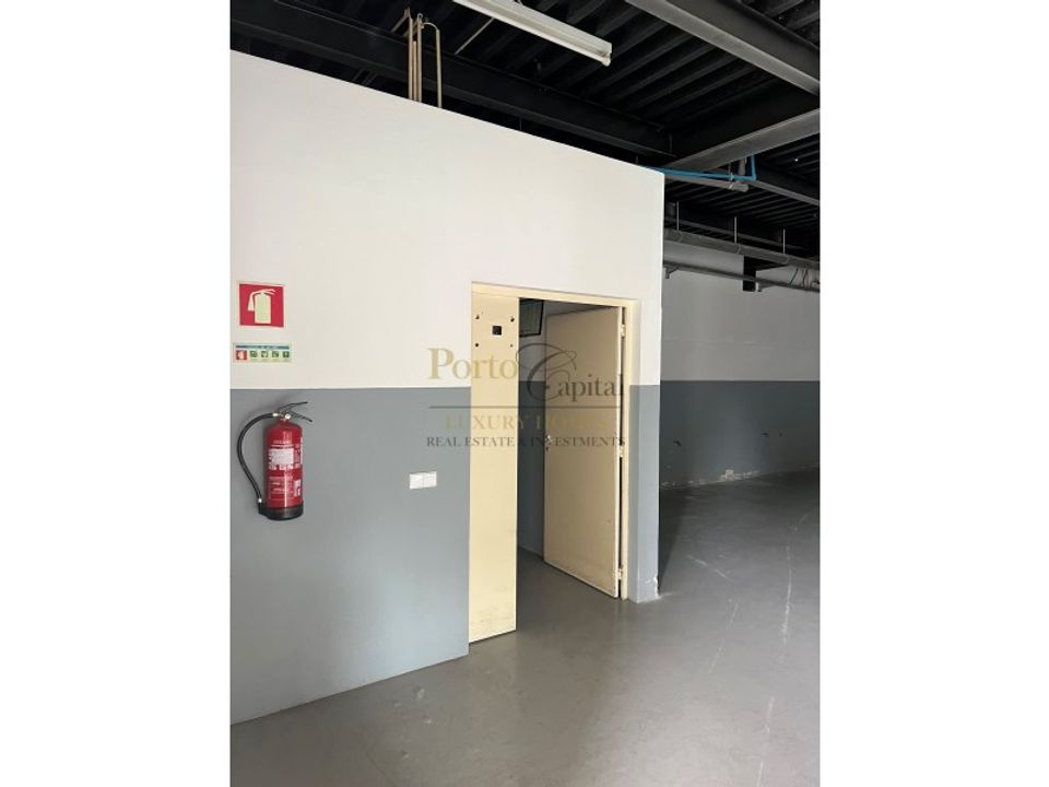 L'establiment comercial a Moreira, Porto - foto 4