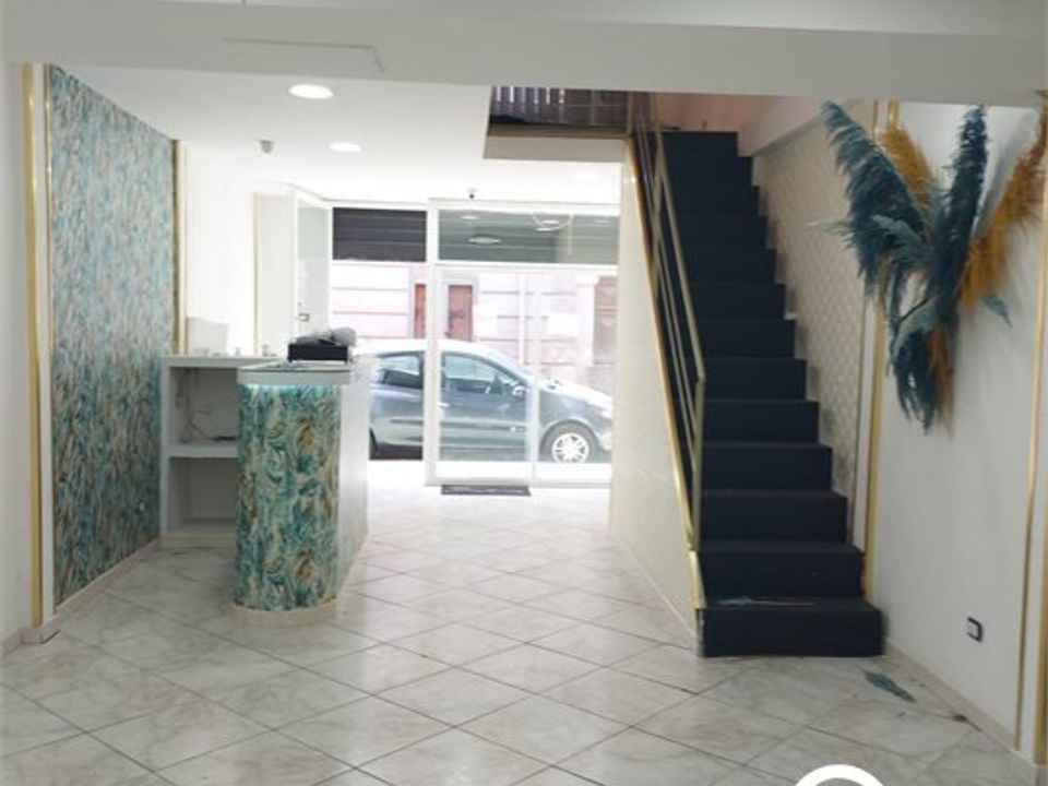 L'establiment comercial a Caivano, Naples - foto 3