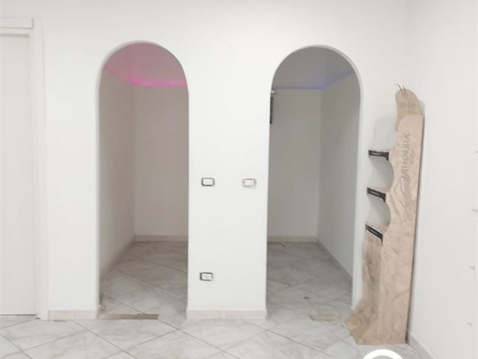 L'establiment comercial a Caivano, Naples - foto 4