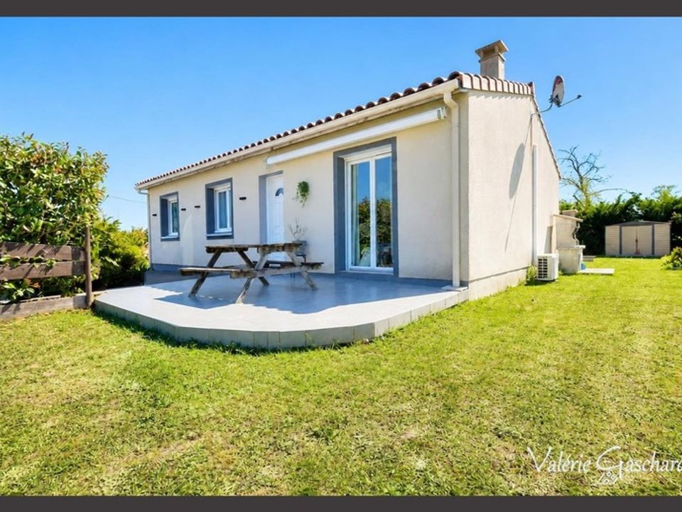 Villa in Saint-Seurin-sur-l'Isle, Gironde - foto 1