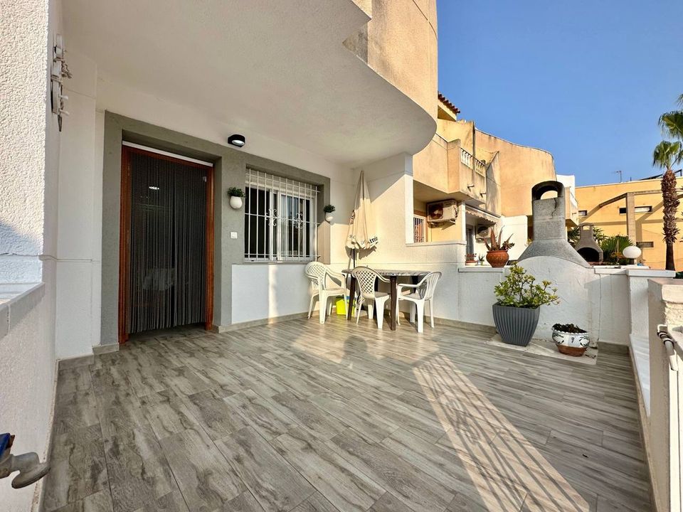 Town house in Guardamar Del Segura, Alicante - photo 1