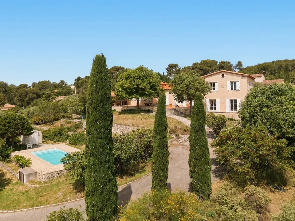 Villa in Marseille, Bouches-du-Rhone - foto 1