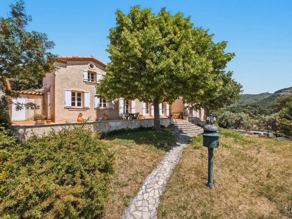 Villa in Marseille, Bouches-du-Rhone - foto 2