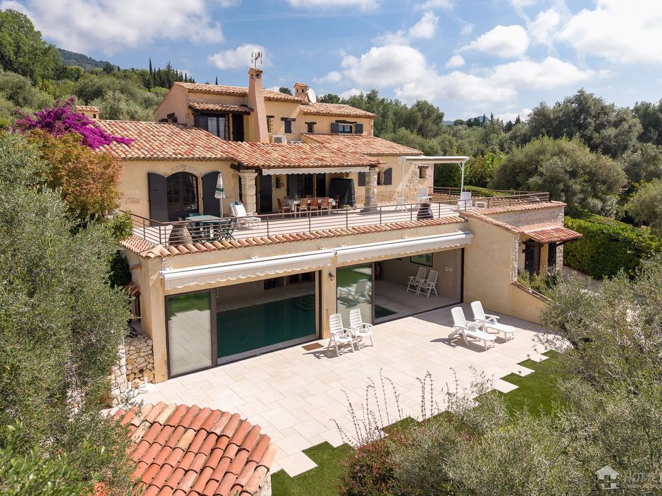 Villa i Tourrettes-sur-Loup, Alpes-Maritimes - foto 1
