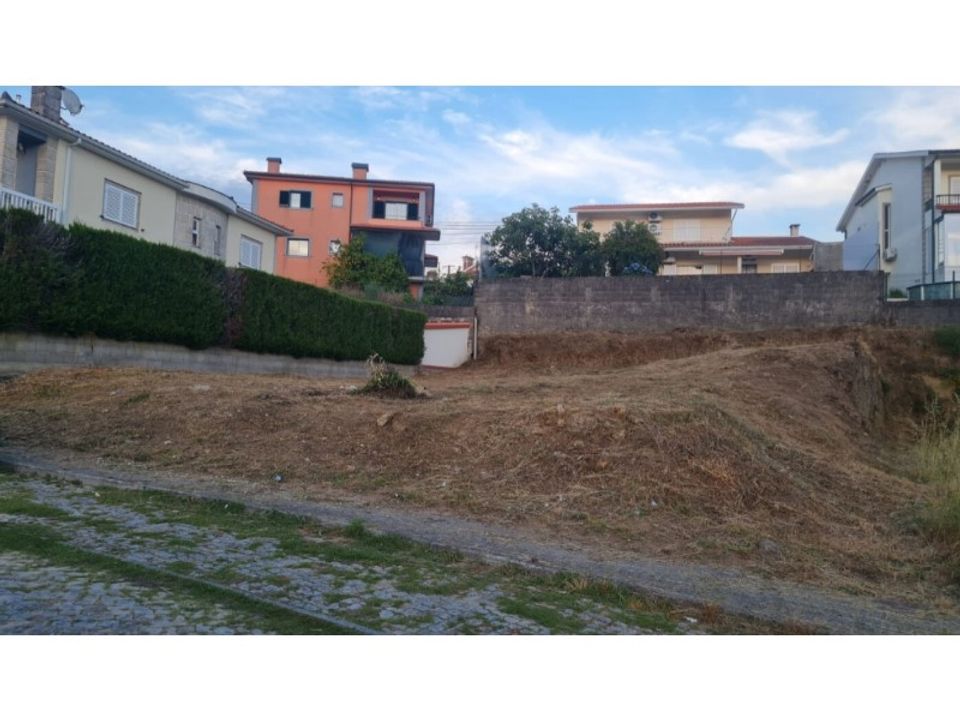 Helårsgrund i Santa Marinha do Zezere, Porto - foto 1