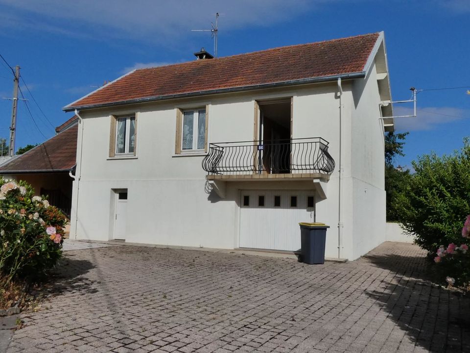 Villa in Le Creusot, Saone-et-Loire - foto 1