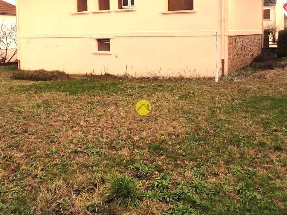 Villa in Montmarault, Allier - foto 1