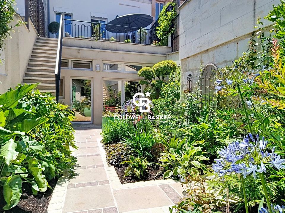Villa in Saintes, Charente-Maritime - foto 1