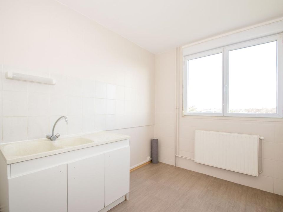 Apartment in Le Creusot, Saone-et-Loire - photo 3