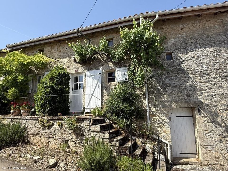 Villa in Nanteuil-en-Vallee, Charente - foto 1