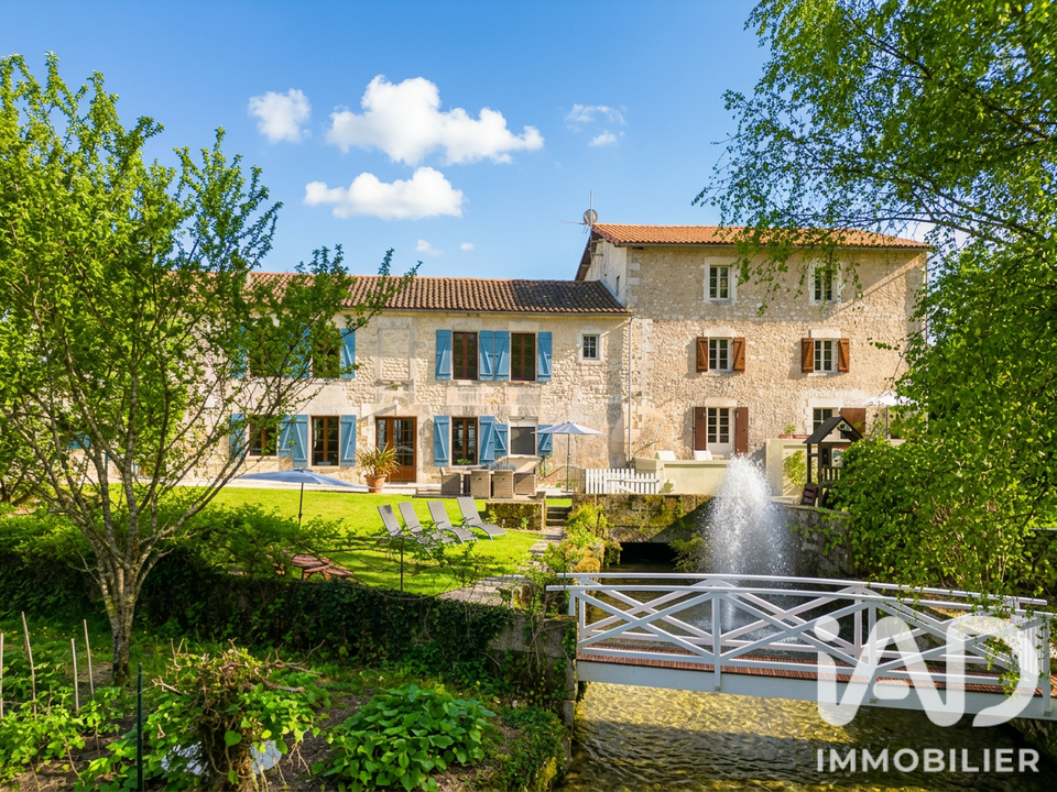 Villa in Bourg-Charente, Charente - foto 1