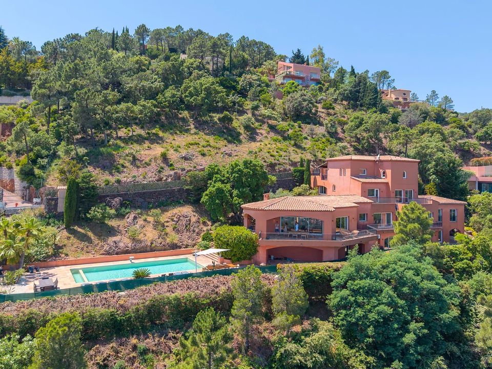 Villa i Theoule-sur-Mer, Alpes-Maritimes - foto 1