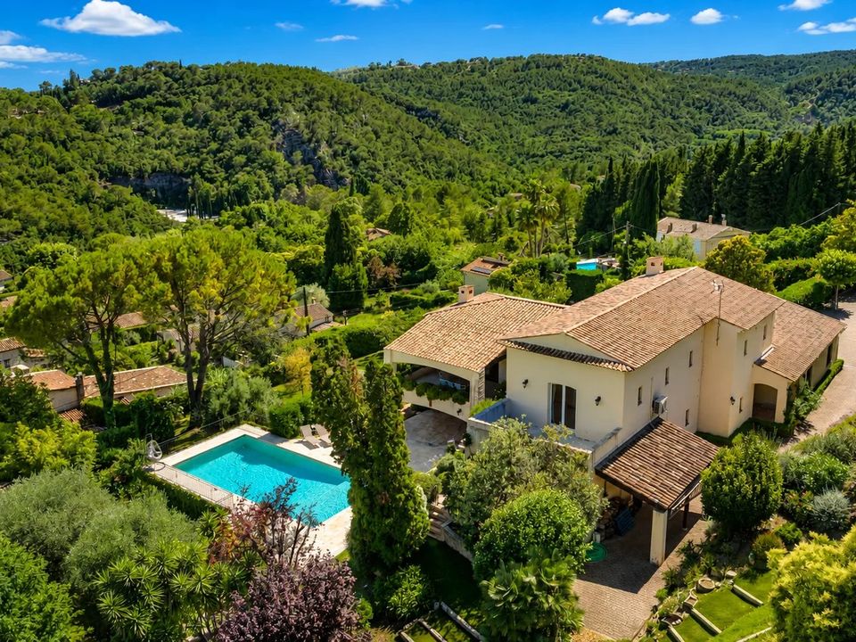 Villa i La Colle-sur-Loup, Alpes-Maritimes - foto 1
