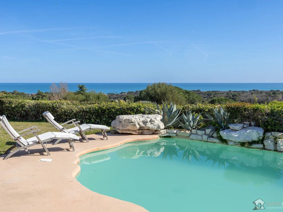 Villa i Villeneuve-Loubet, Alpes-Maritimes - foto 1