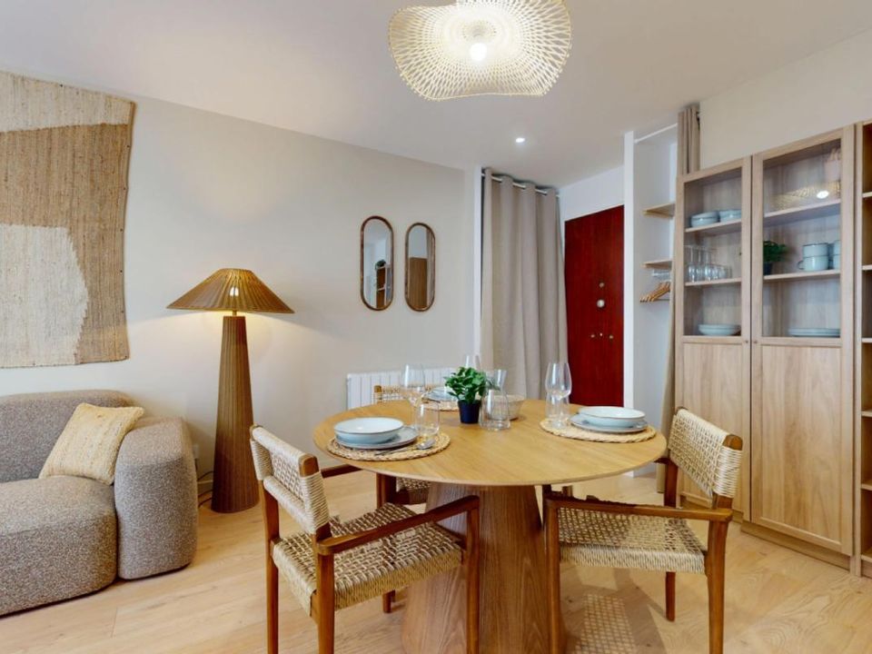 Apartment in Villeurbanne, Rhone - photo 3