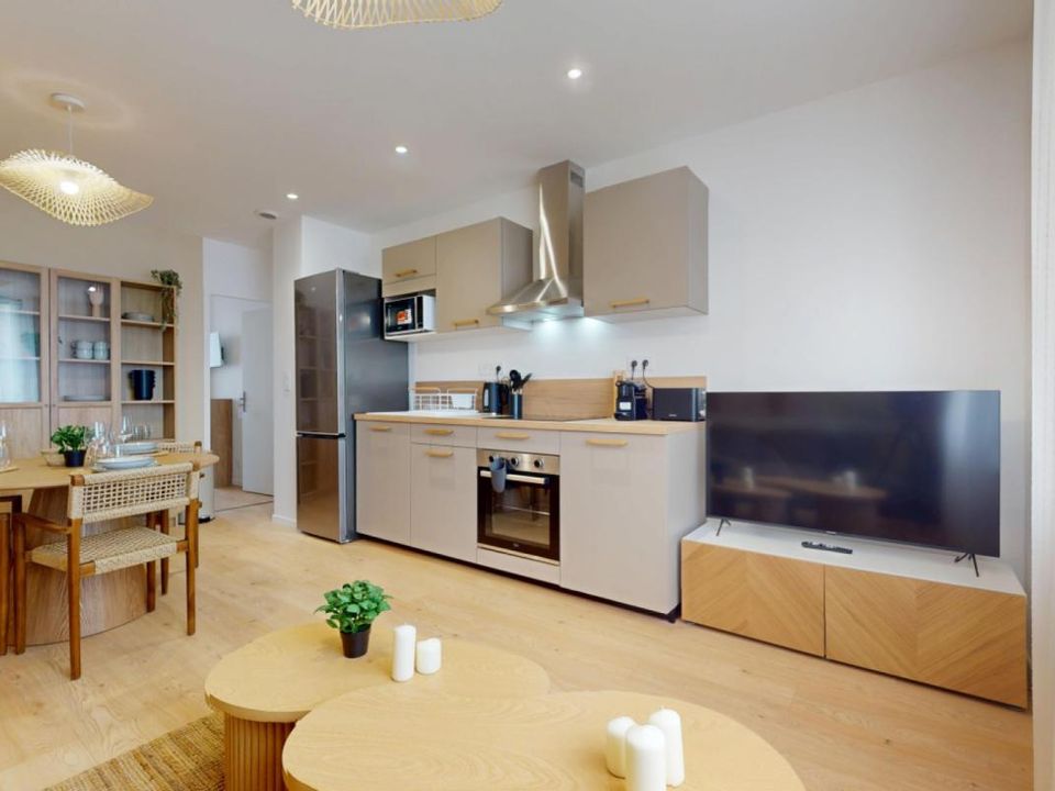 Apartment in Villeurbanne, Rhone - photo 4