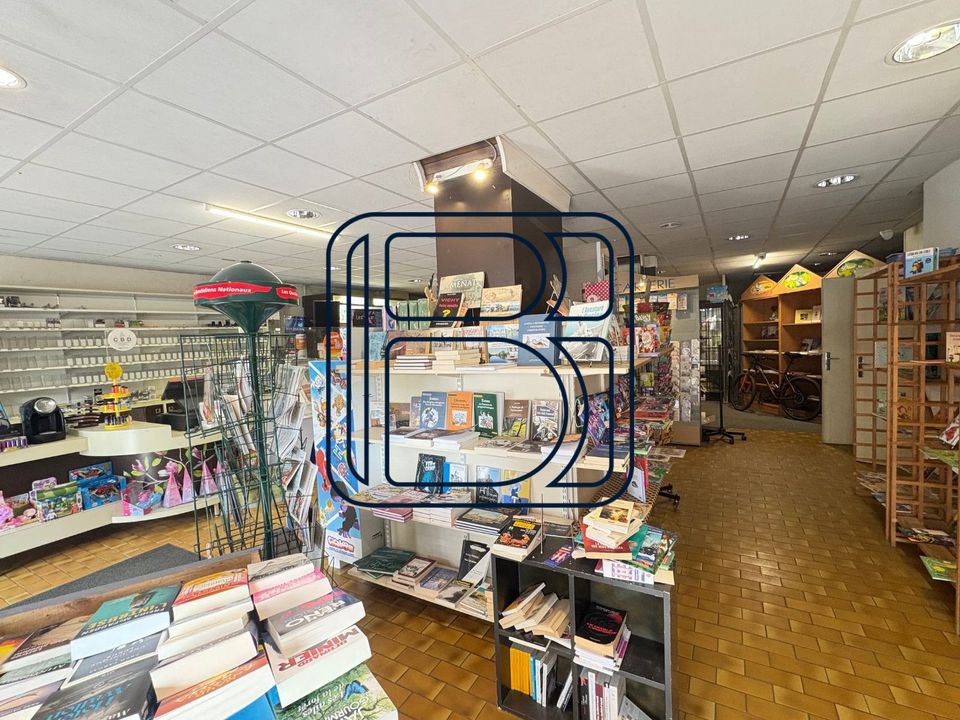 Propiedad comercial en Courpière, Puy-de-Dome - foto 5