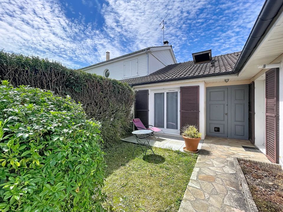 Villa i Le Mesnil-Saint-Denis, Yvelines - bilde 1