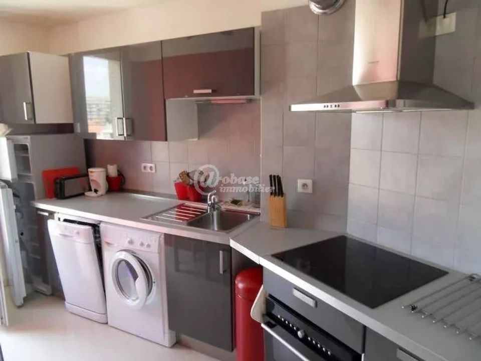 Apartment in Marseille, Bouches-du-Rhone - photo 3
