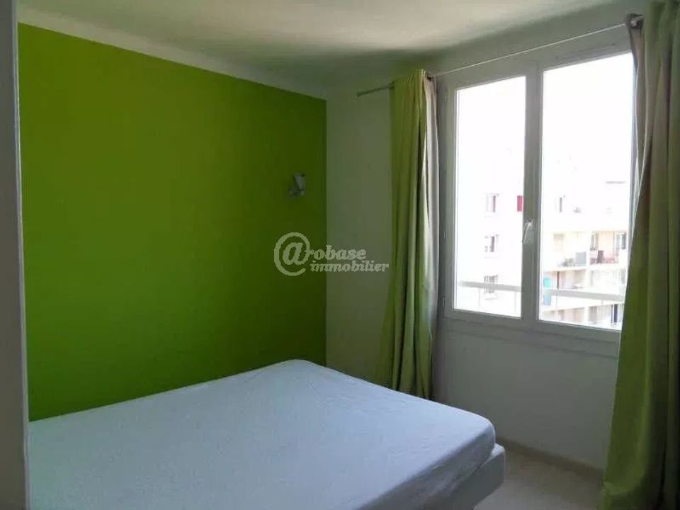 Apartment in Marseille, Bouches-du-Rhone - photo 4