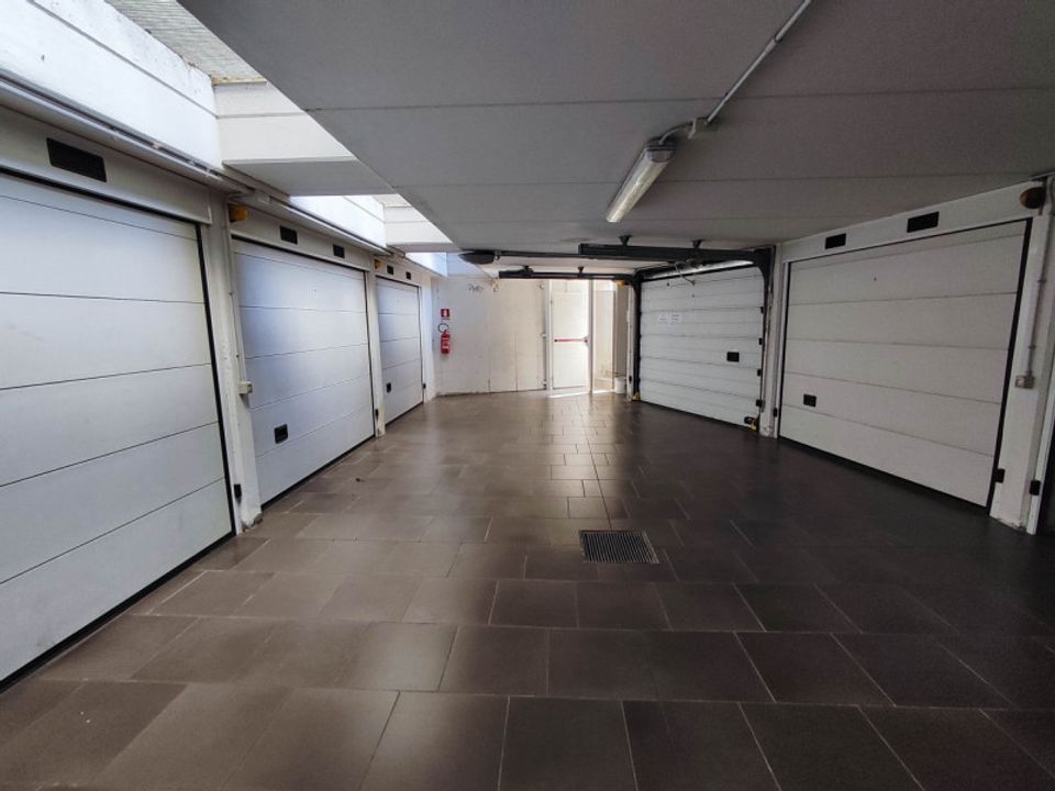 Garage i Padua, Padua - foto 1
