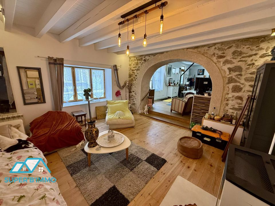 Casa de pueblo en Lavoûte-Chilhac, Haute-Loire - foto 1
