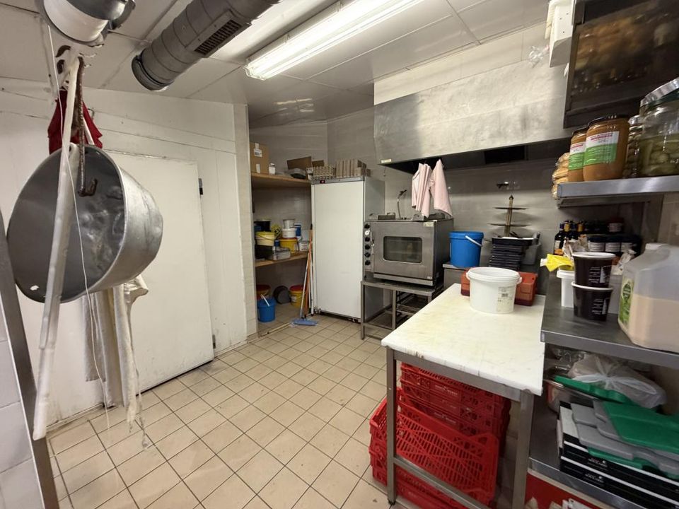 L'establiment comercial a Aigueperse, Puy-de-Dome - foto 4