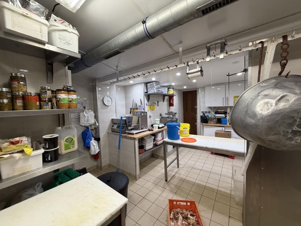 L'establiment comercial a Aigueperse, Puy-de-Dome - foto 5