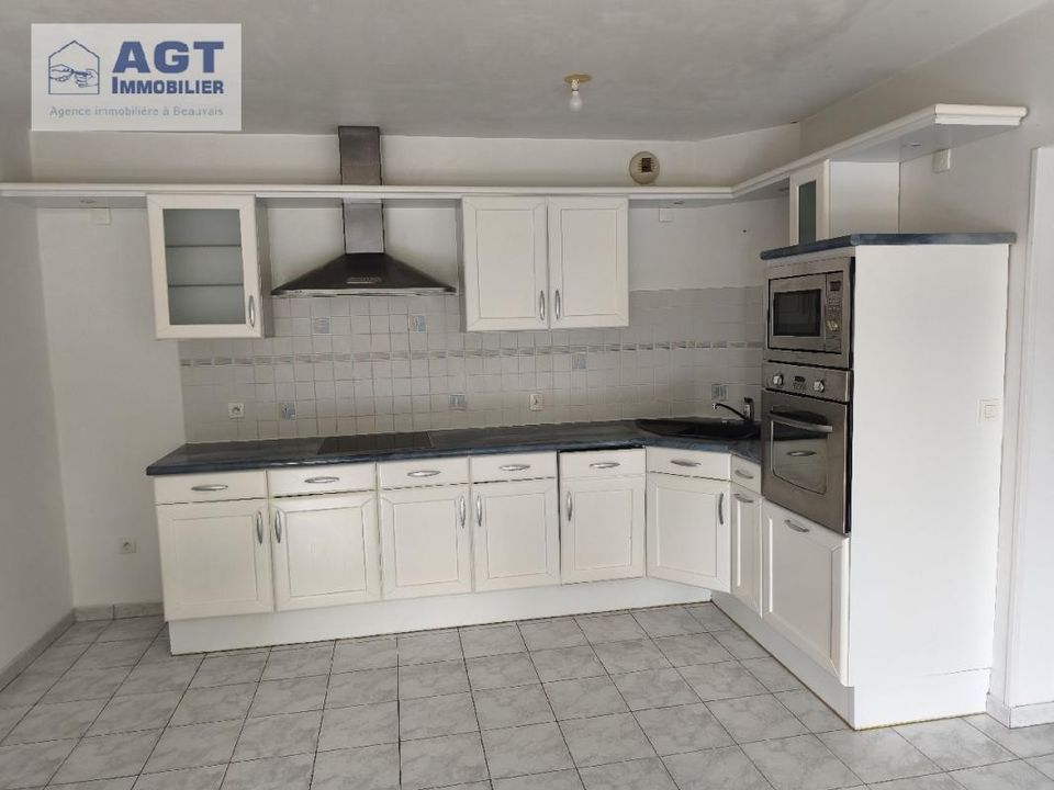 Apartment in Beauvais, Oise - photo 2