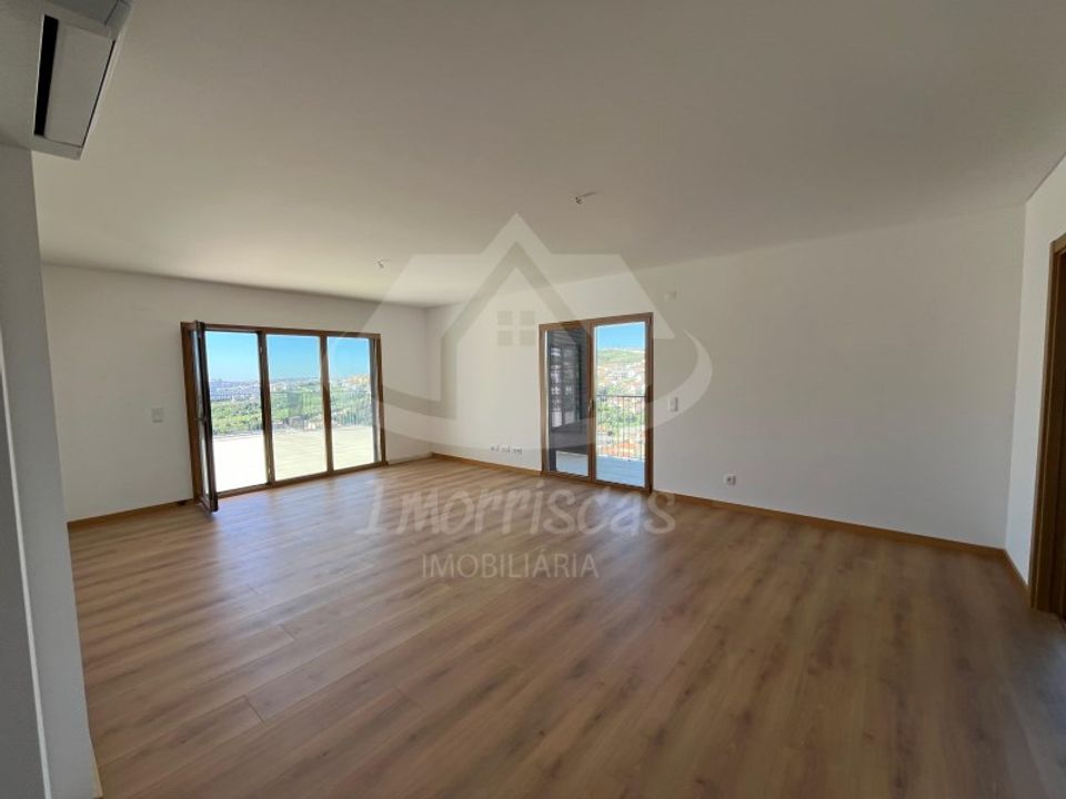 Apartment in Odivelas, Lisbon - photo 1
