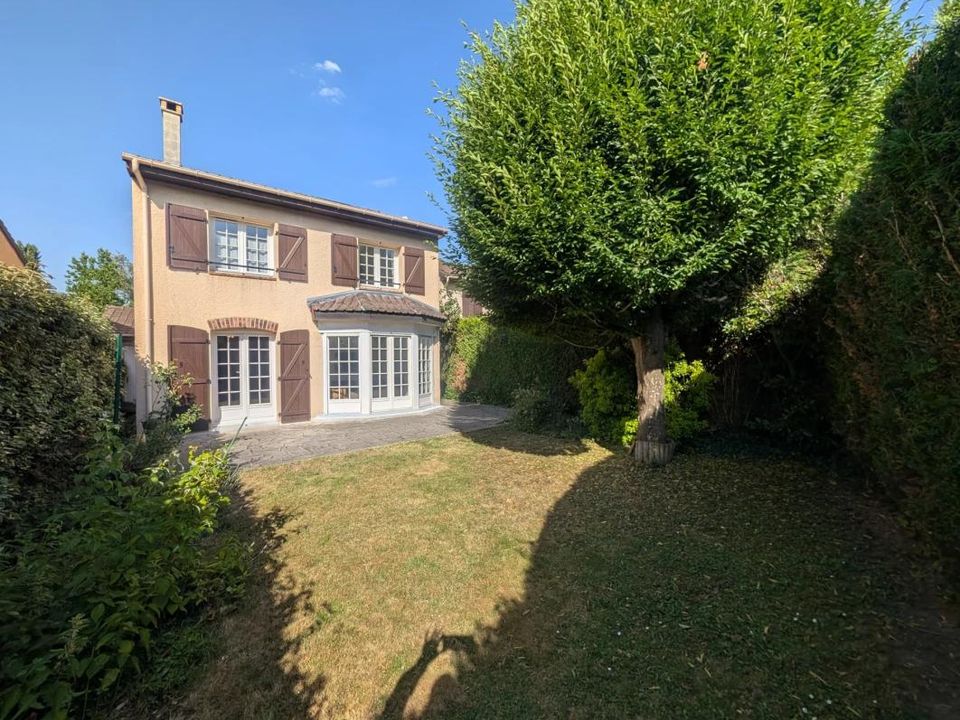Villa em Les Clayes-Sous-Bois, Yvelines - foto 1
