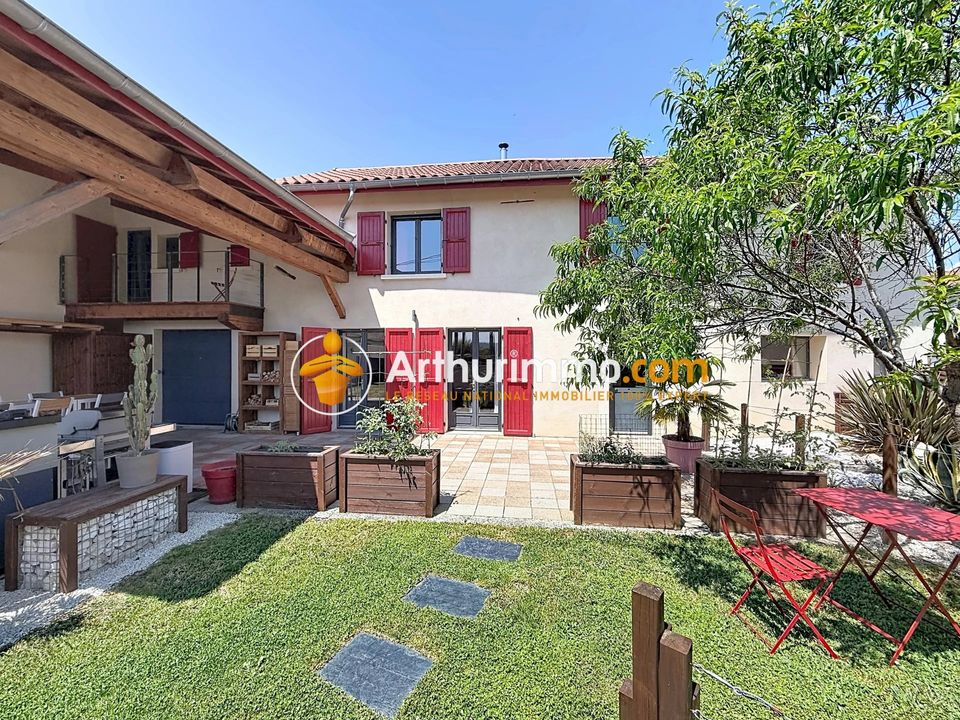 Villa in Bourgoin-Jallieu, Isere - foto 1