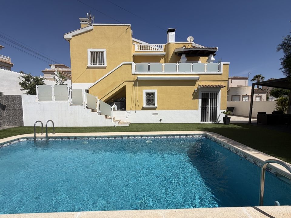 Villa i Villamartin, Alicante - foto 1
