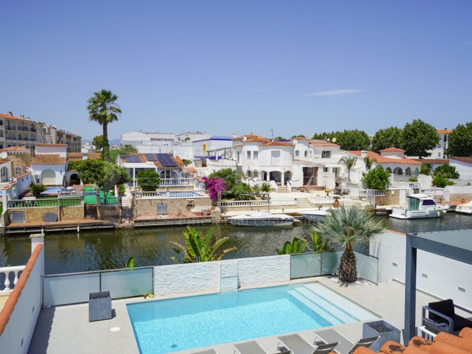 Villa i Empuriabrava, Gerona - foto 1