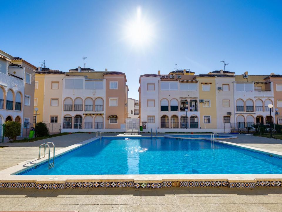 Бунгало в Torrevieja, Alicante - фотография 1