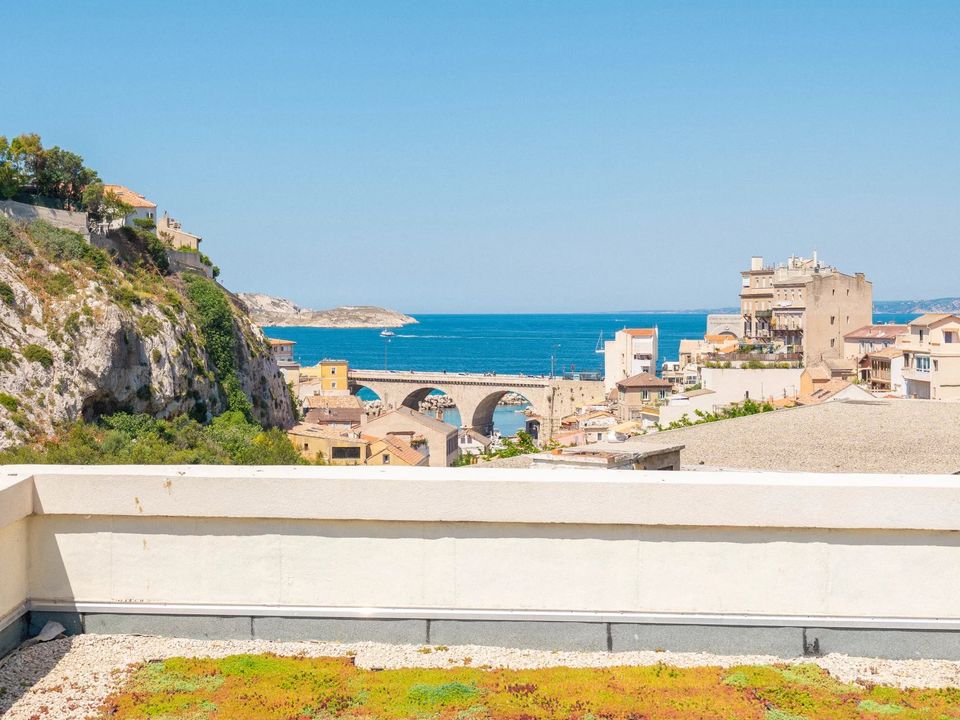 Villa in Marseille, Bouches-du-Rhone - foto 1