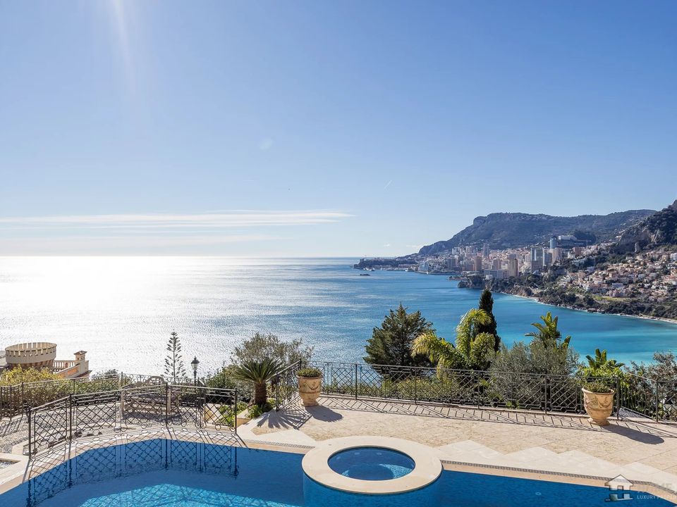 Villa i Roquebrune-Cap-Martin, Alpes-Maritimes - foto 1