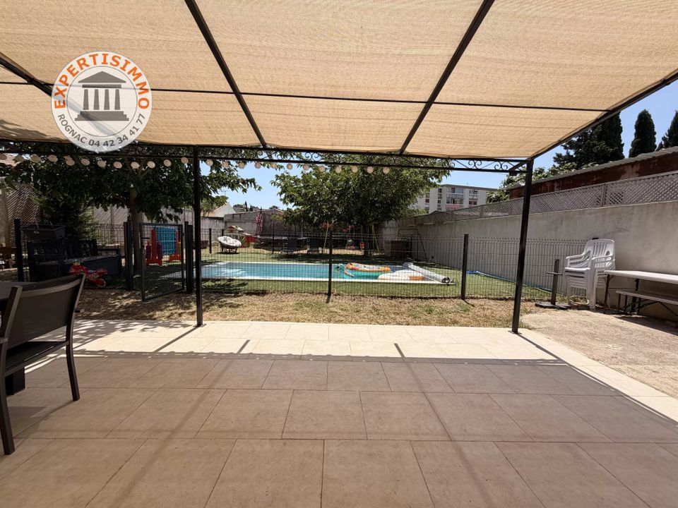 Villa - Marignane, Bouches-du-Rhone - photo 1