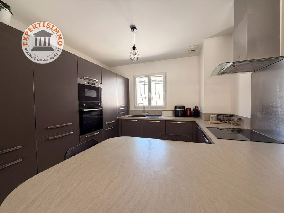 Villa - Marignane, Bouches-du-Rhone - photo 4