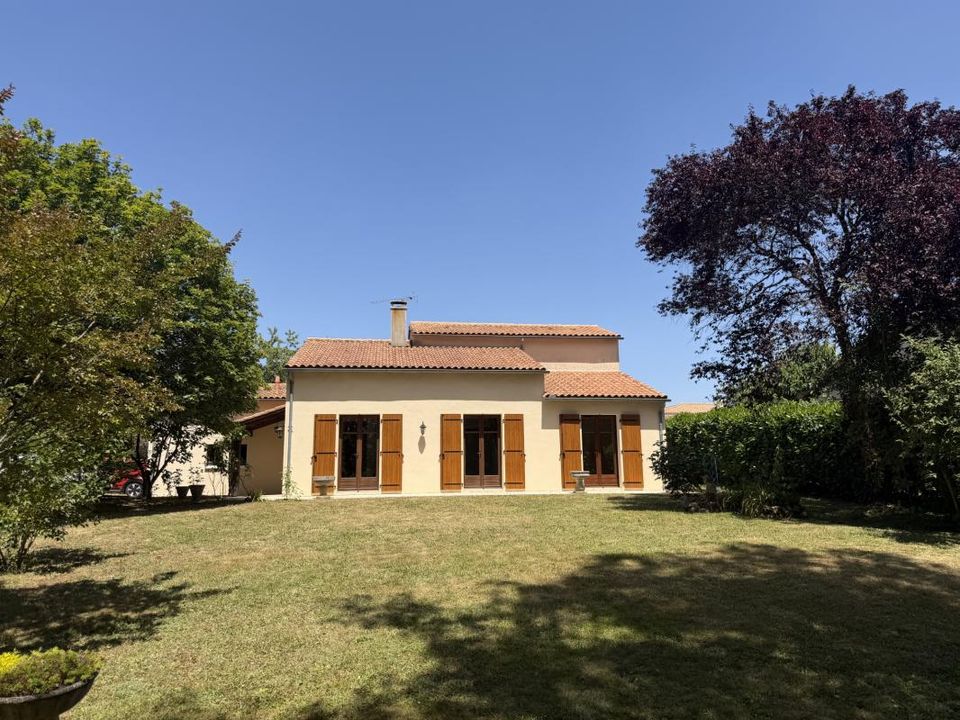 Villa en Chasseneuil-sur-Bonnieure, Charente - foto 1